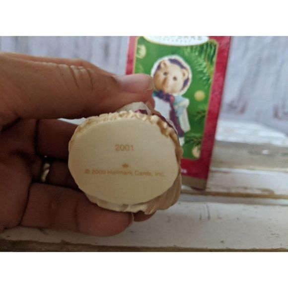 Hallmark Keepsake 2001 Granddaughter Bear Victoria - Picture 7 of 7